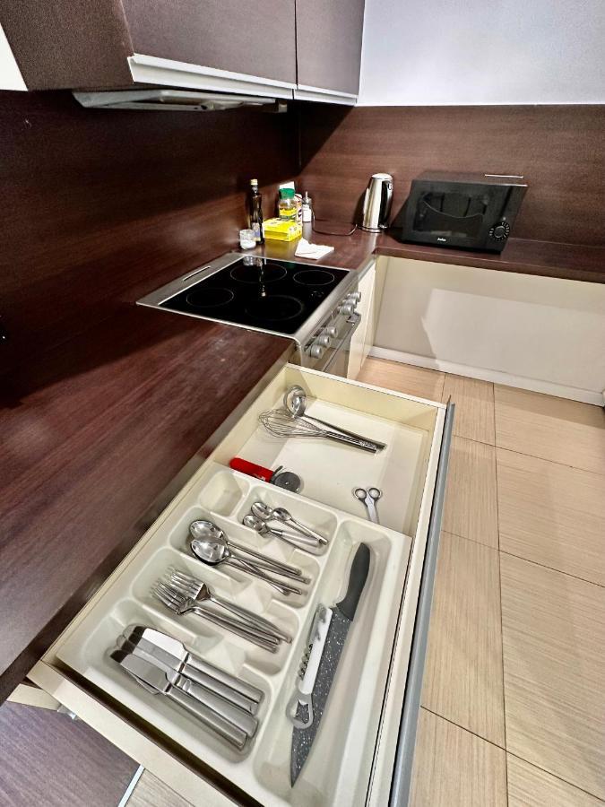 Top Metro X2 Fast Wifi 400 Mbs 70'Tv Netflix Hbo Max Appletv+ Disney+ Varsovie Extérieur photo